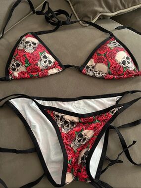 Skull & Rose Print Triangle Bikini — Red/Black